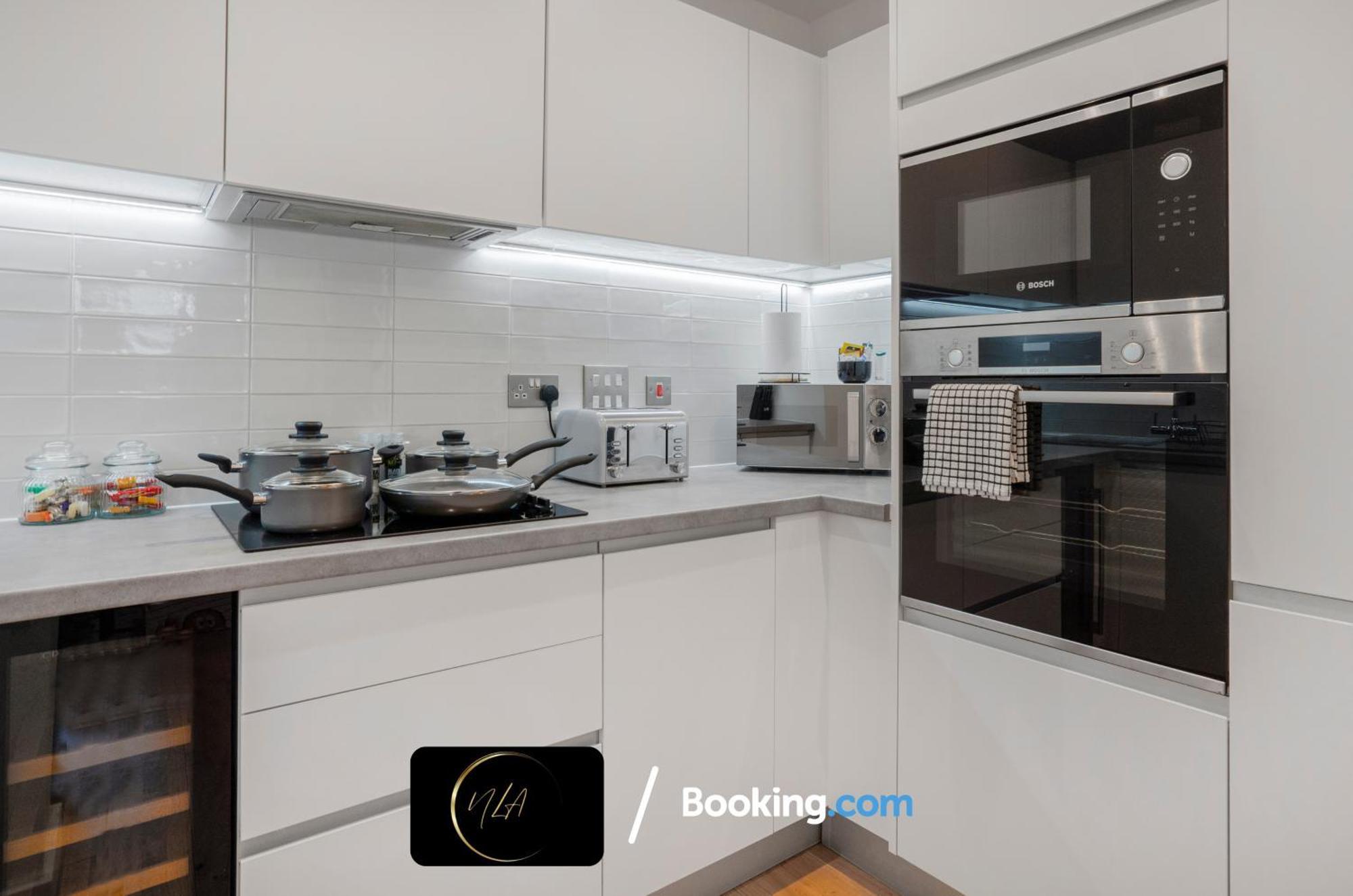 City Centre Apartment With Free Parking, 2 Bathrooms, Netflix And Wifi - Suitable For Contractors And Families - By Noor Luxury Accommodations Birmingham Eksteriør billede