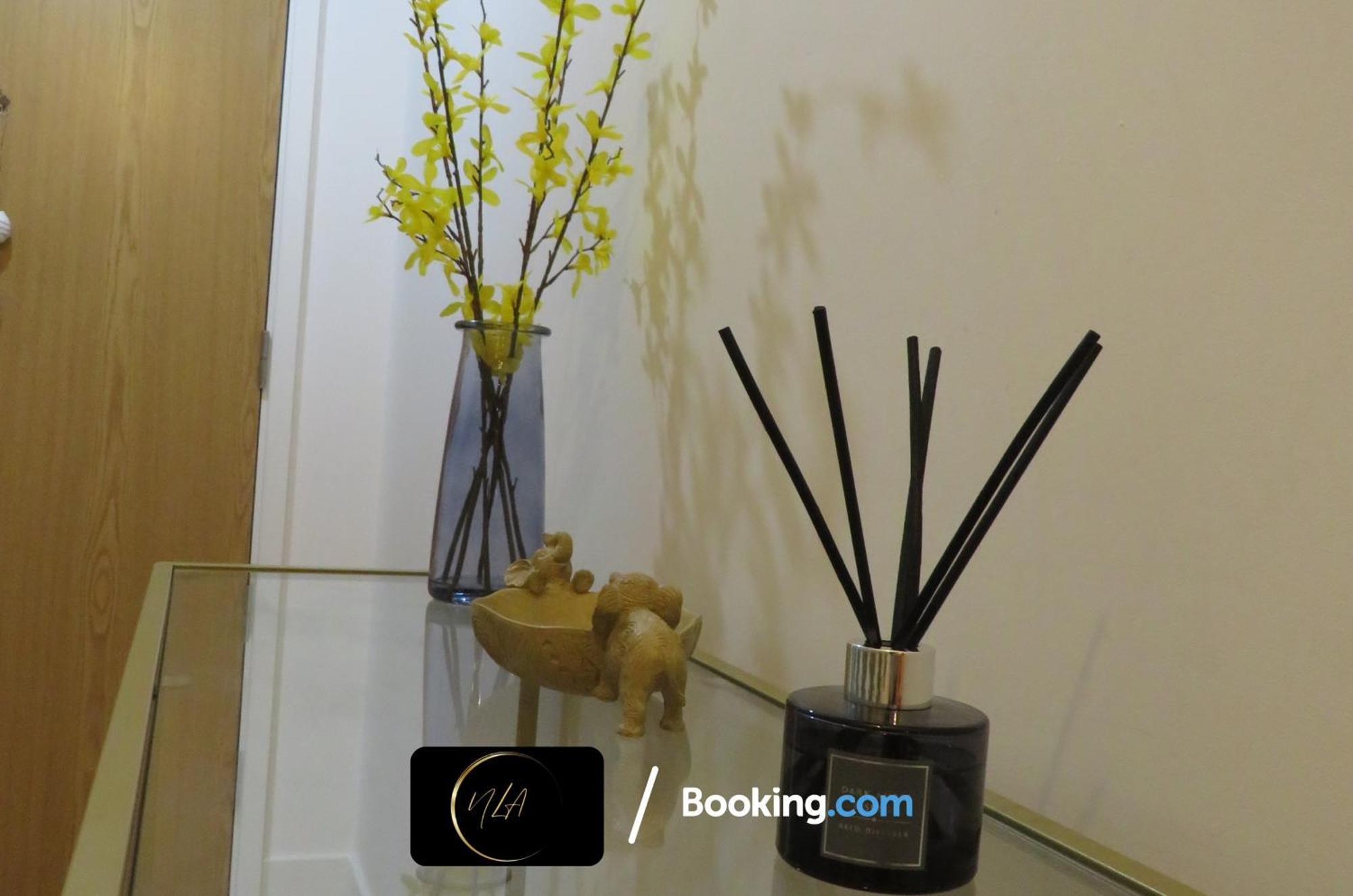 City Centre Apartment With Free Parking, 2 Bathrooms, Netflix And Wifi - Suitable For Contractors And Families - By Noor Luxury Accommodations Birmingham Eksteriør billede