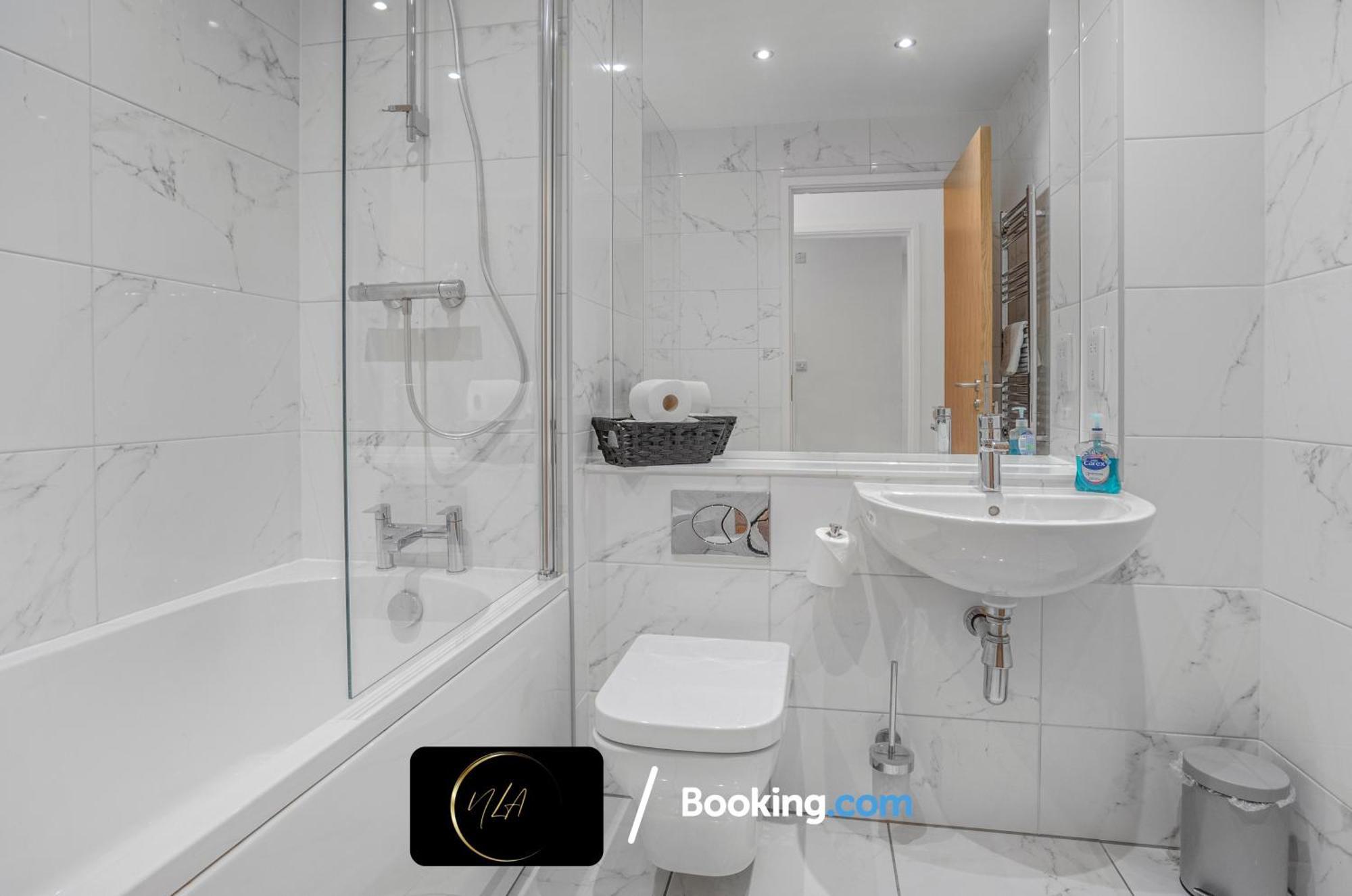 City Centre Apartment With Free Parking, 2 Bathrooms, Netflix And Wifi - Suitable For Contractors And Families - By Noor Luxury Accommodations Birmingham Eksteriør billede