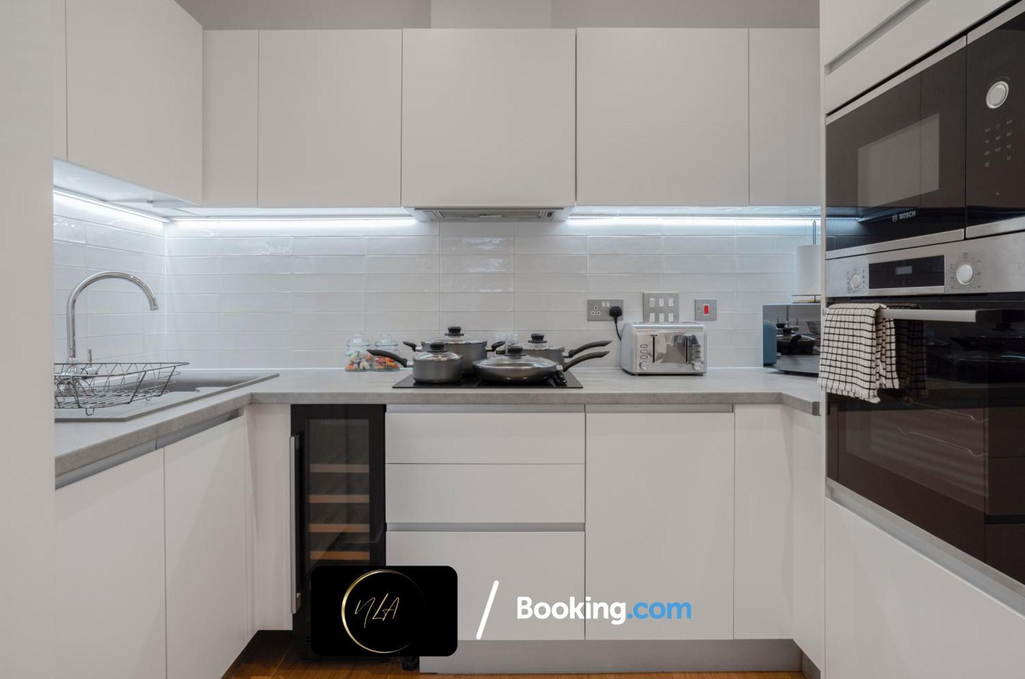 City Centre Apartment With Free Parking, 2 Bathrooms, Netflix And Wifi - Suitable For Contractors And Families - By Noor Luxury Accommodations Birmingham Eksteriør billede